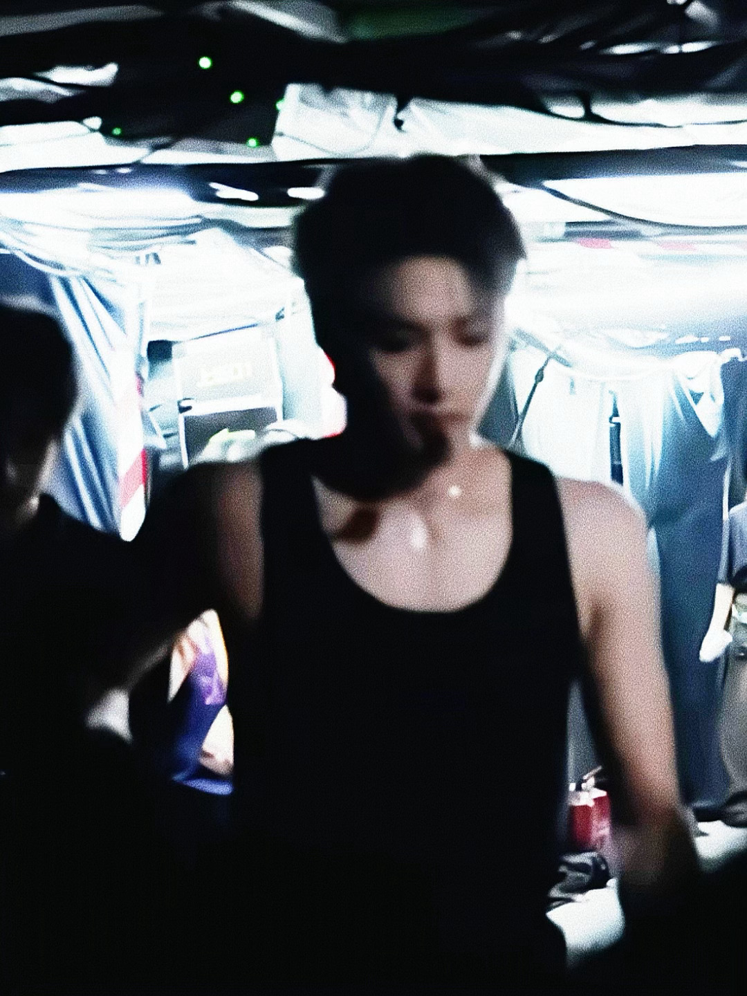 Never let u fall🖤男神羽绒服下是这样诱人的身体 刘耀文夏天穿羽