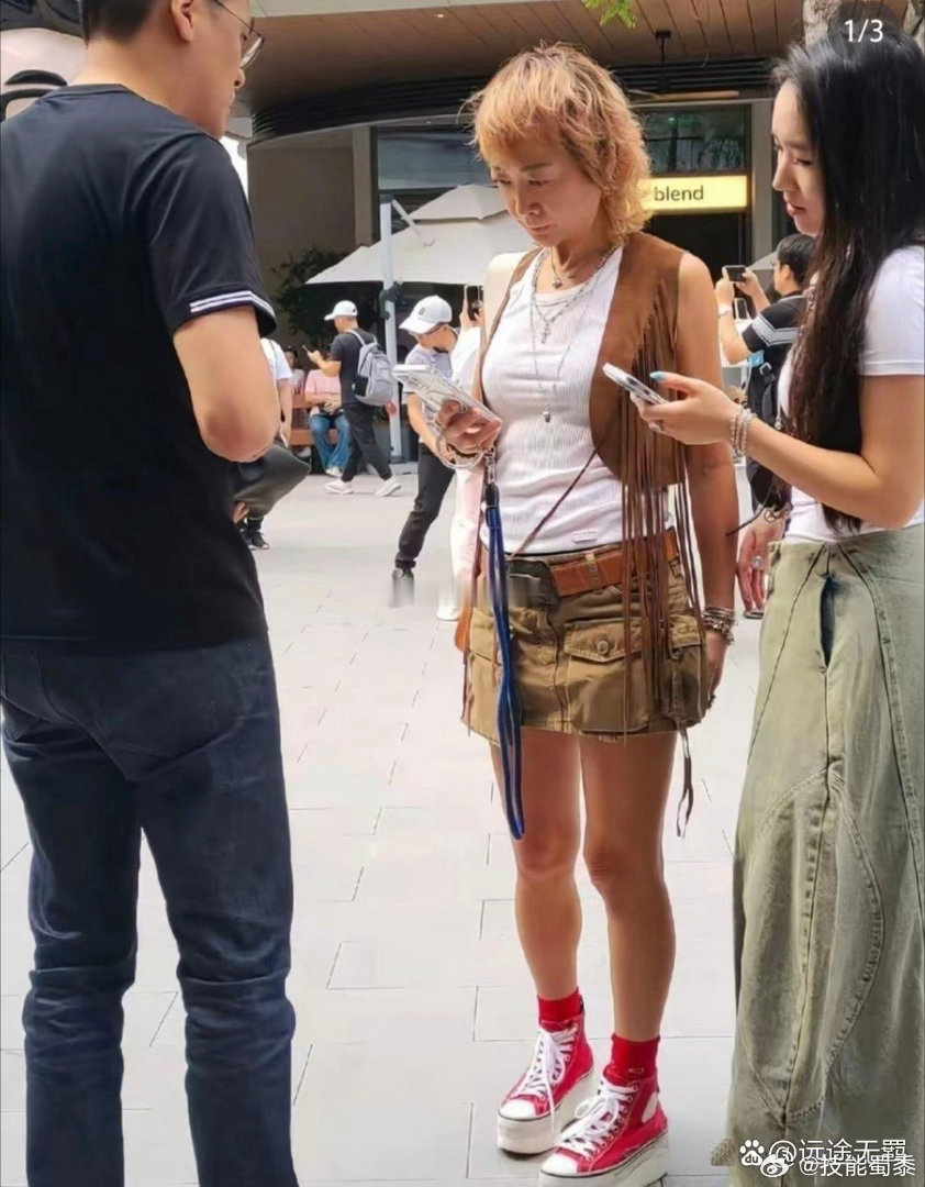 这居然是任贤齐的女儿，基因是完全遗传了妈妈的。 ​​​