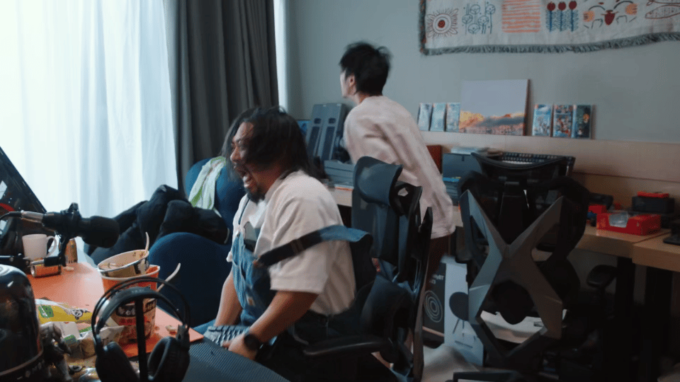 恭喜你浪费了人生中宝贵的8小时 《年少有为》也太上头了！腾达员工的快乐日常、裴总