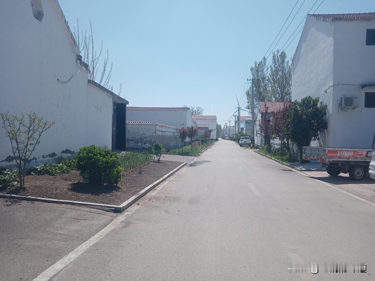 老农谚
热不热，看清明
二月清明单衣行，三月清明似过冬
二月清一片青，三月清草不