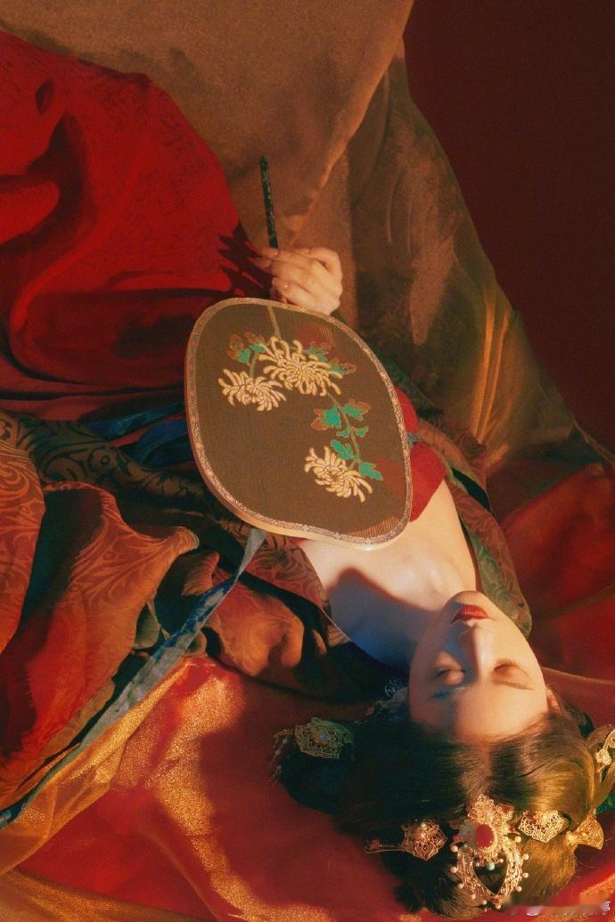 #郭晓婷be美学圣手##郭晓婷唐朝诡夜双生图#郭晓婷在古装世界中散发着独特的光芒