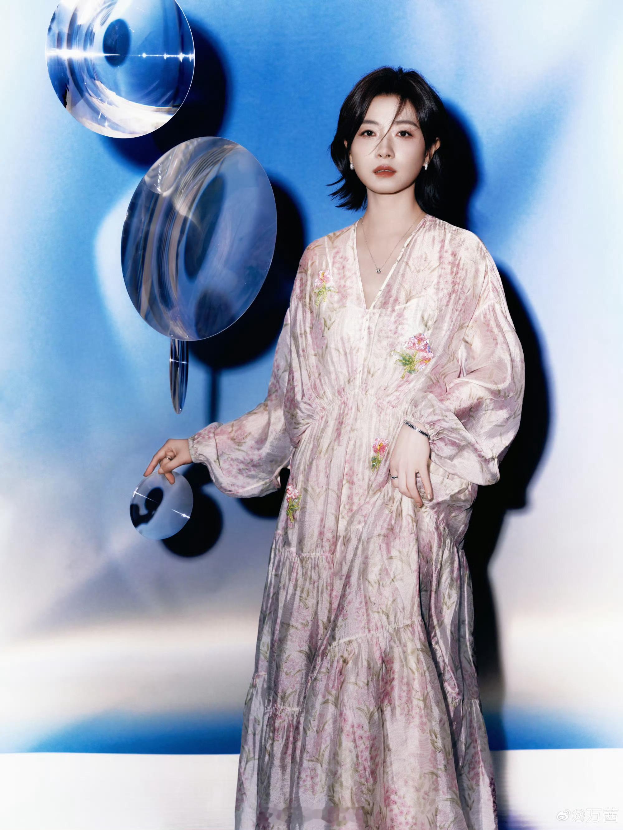 现实主义电视剧《颐和巷》 万茜导演：谭嘉言编剧：赵冬苓10月济宁开机 