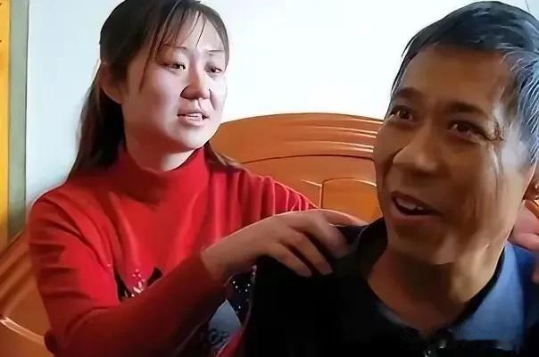 2007年，25岁的张建霞割肝69%救公爹，术后更是端茶倒水，省吃俭用照顾他，谁