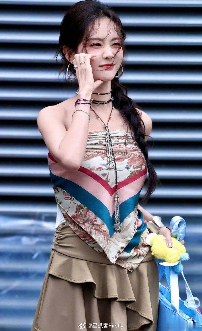 李一桐[超话]孟子义李一桐好六上班女神降临孟子义李一桐hi6路透甜晕你好星期六 