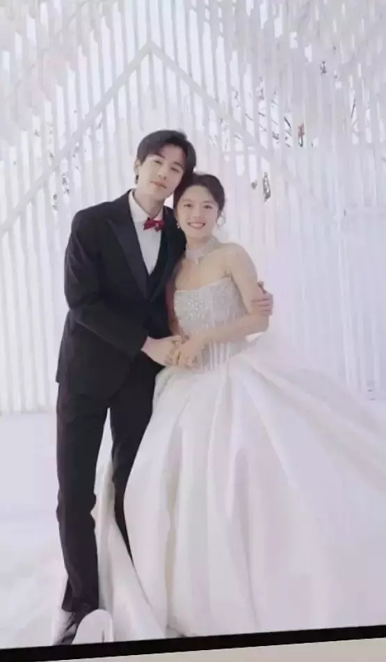 正午👰🏻‍♀️洋气的婚纱照vs最土的婚纱照 ​​​