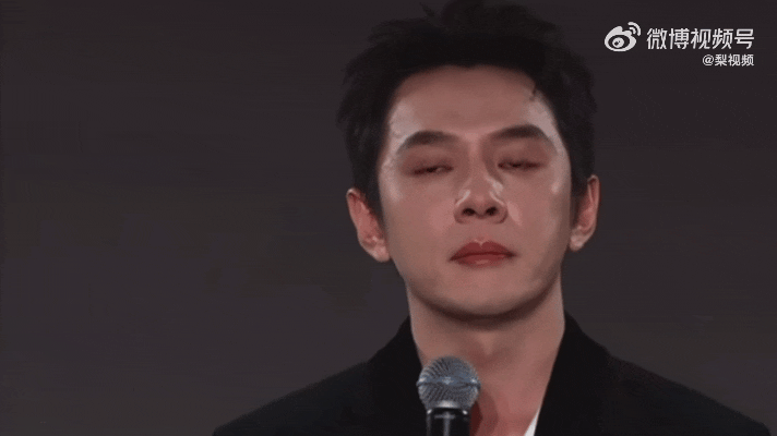 李佳琦说可能缺席两个季度直播李佳琦谈到要缺席两个季度的直播，一度哽咽到说不出话，