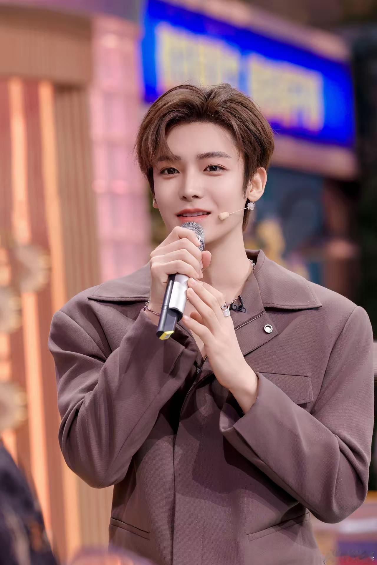 侯明昊六六山猫妖一日体验卡侯明昊六六山猫妖一日体验卡限时解锁 侯明昊你是妖系天菜