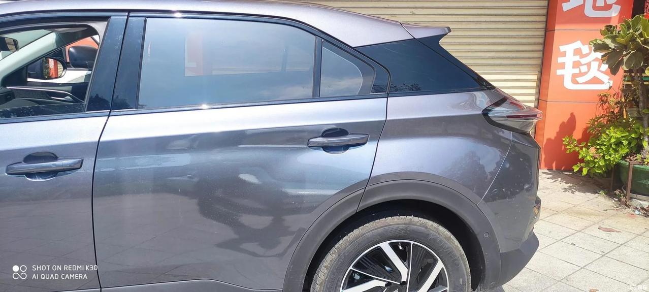 #车主点评#【车主：车漆比较薄，入手颜色不太好调漆】
哪吒U 2021款Pro 