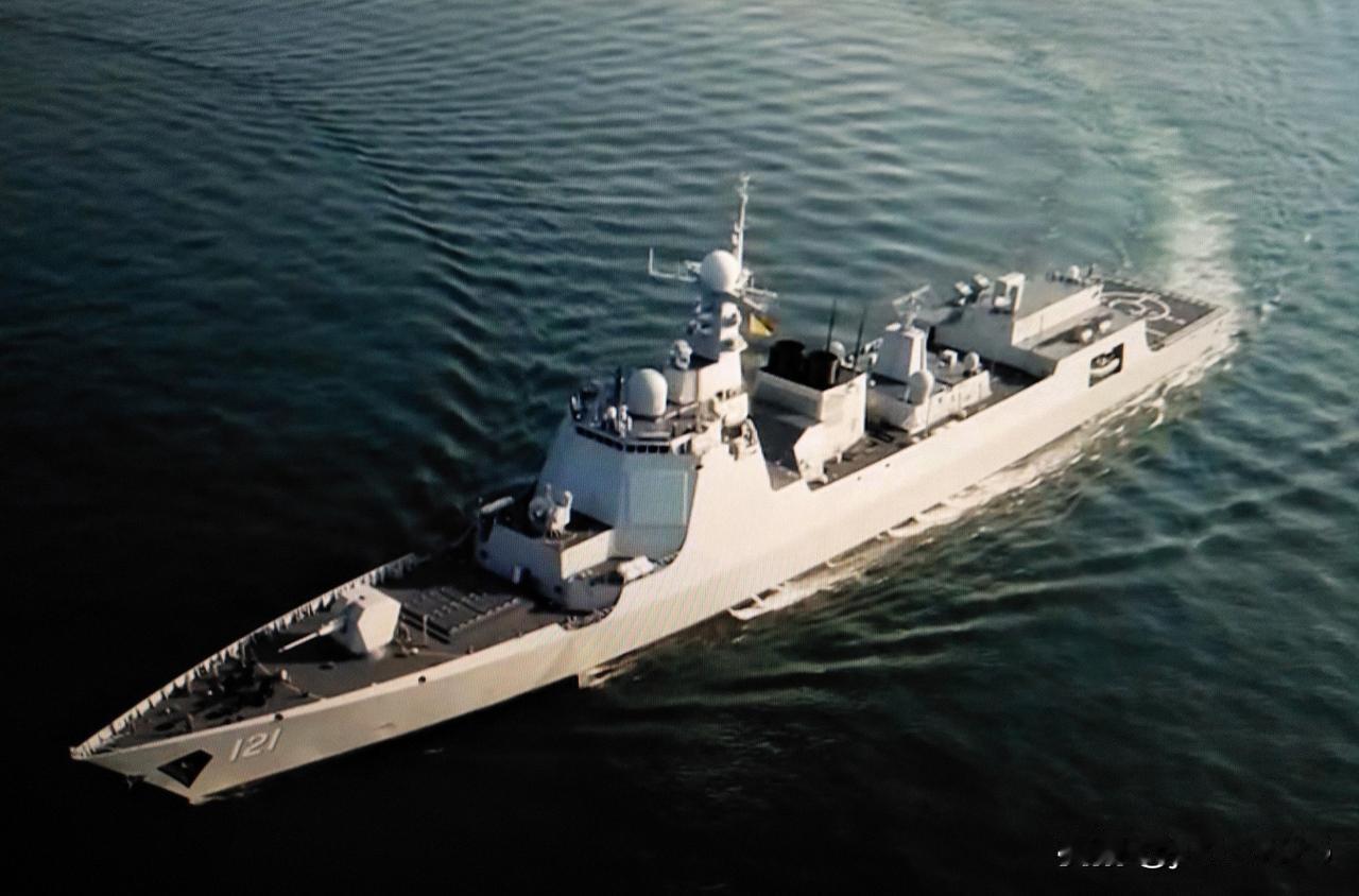 一天一舰：121号齐齐哈尔舰
121号齐齐哈尔舰属于052D型驱逐舰，2015年