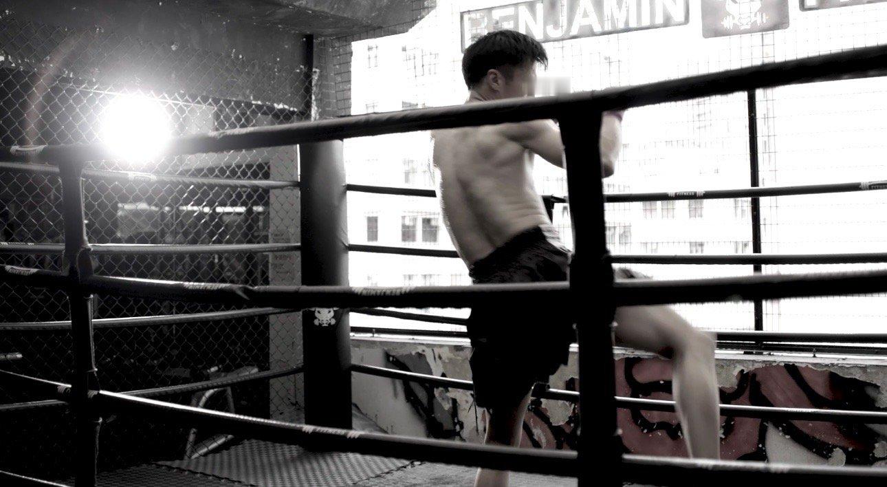 #谢霆锋为海关战线提前进行训练#哥还是那么酷 真的是太敬业了 这身材真是绝了 拍