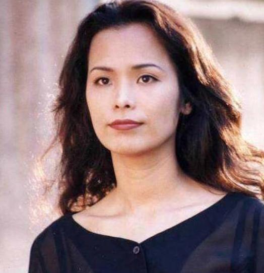 2003年，韦唯在开车下坡时，发现刹车失灵，差点车毁人亡，修车师傅检查后告诉她：