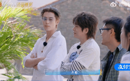 王鹤棣抱的是武艺还是王濛救命！这画面太有欺骗性，难怪大家都看错武艺和王濛怎么长得