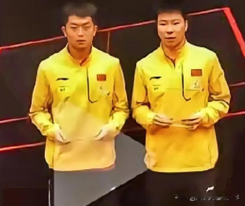 阿拉木图挑战赛男双决赛，徐瑛彬袁励岑VS户上隼辅松岛辉空。
第一局徐瑛彬袁励岑开