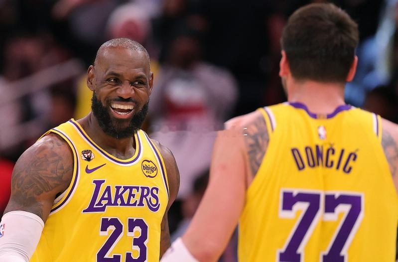 NBA官方宣布，新赛季的揭幕战有三场比赛，分别是凯尔特人vs活塞、76人vs尼克
