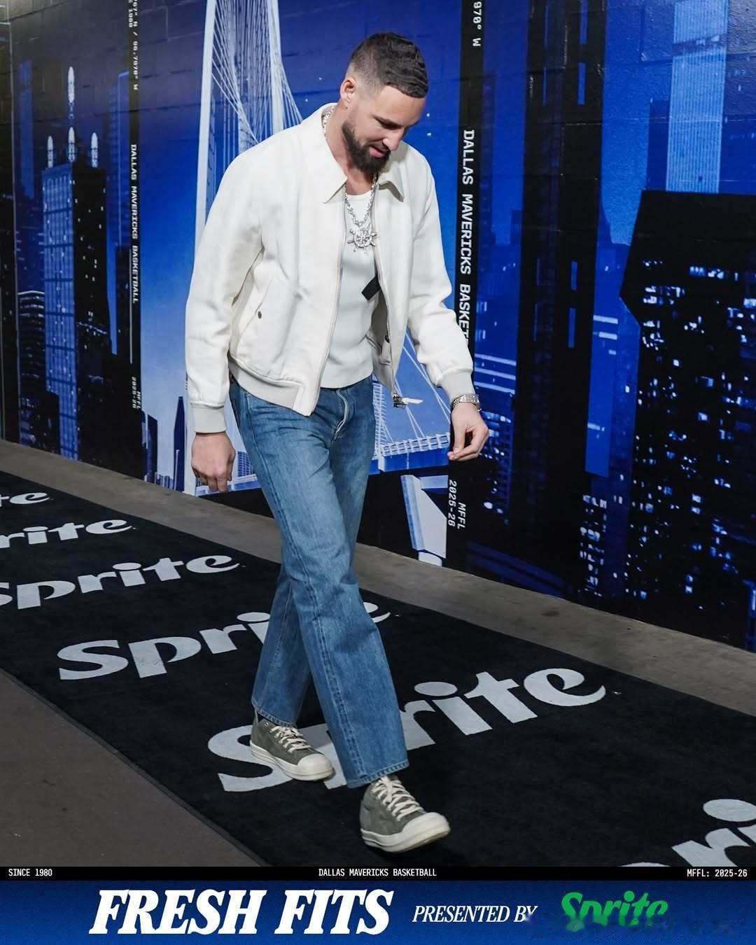 常规赛第4️⃣9️⃣场 独行侠主场对阵黄蜂你汤的球员通道你汤今日比赛回归达拉斯独