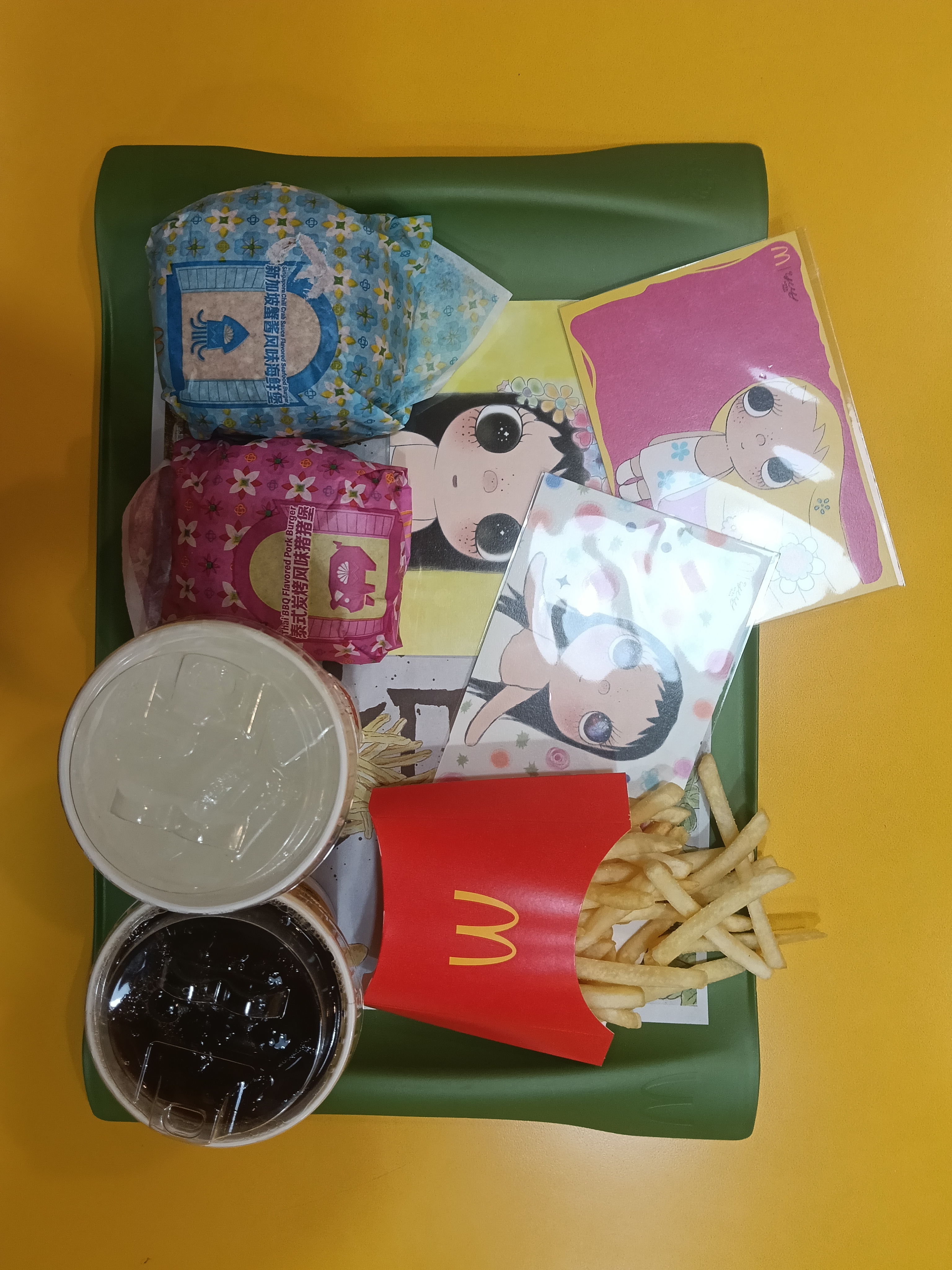 买个小汉堡吃吃吧🍔🍟🍻！  ​​​