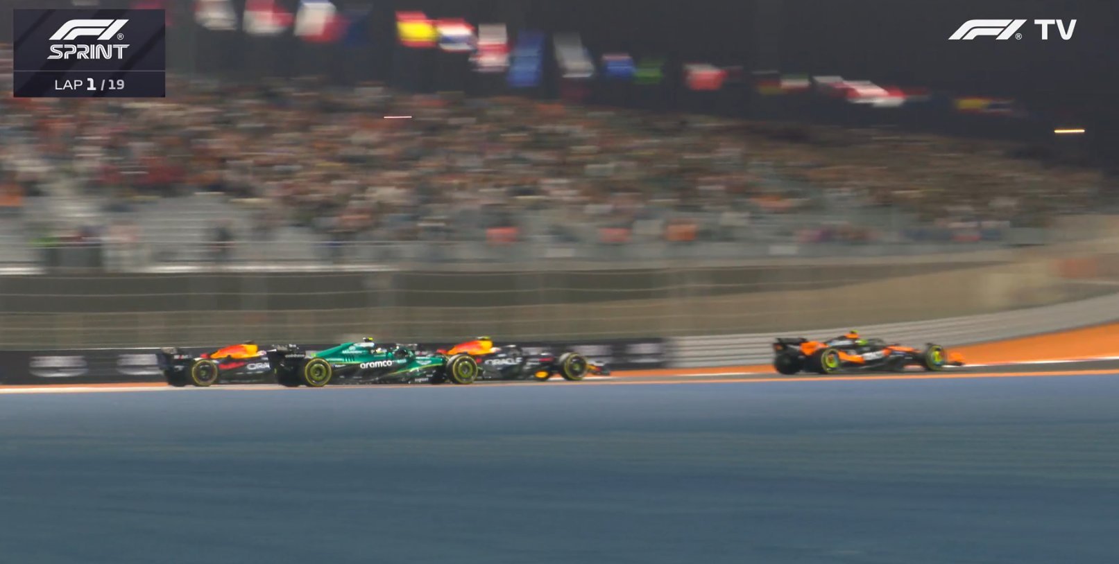 冲刺赛开始，红牛队内发生位置互换 维斯塔潘上到第四，勒克莱尔在第十三F1赛车20