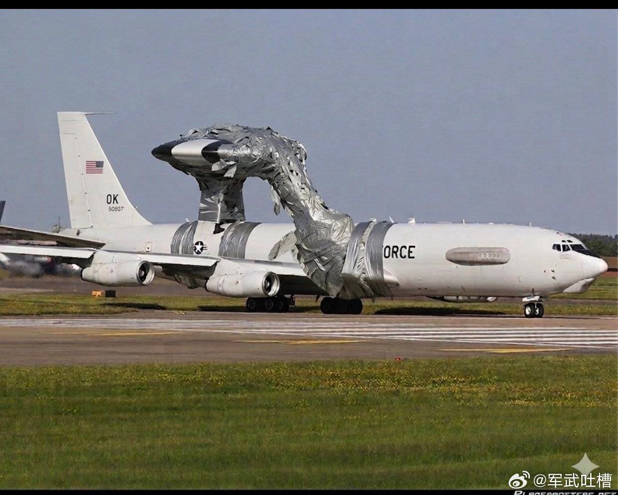 兄弟们，国外网友给出的美军E3预警机修复方案，大家觉得如何？美海军第五舰队设施遭