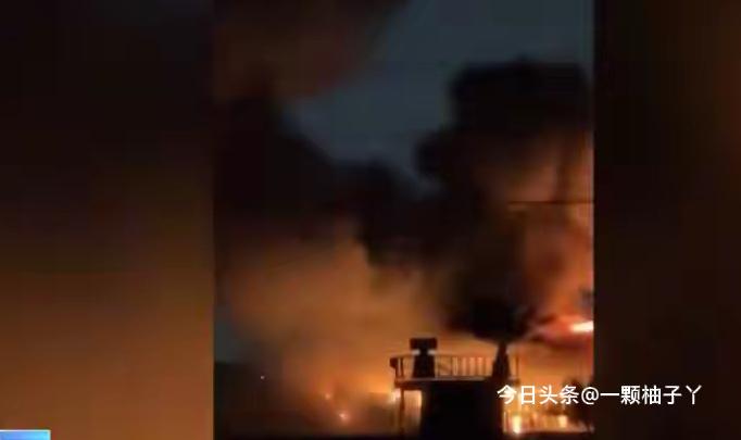 近期中东局势持续紧张，美国驻伊拉克使馆周边设施接连遭遇六次袭击，部分区域还燃起大