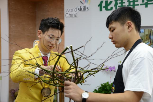 炸锅了！16岁上海小将跑出4秒58，把人类攀岩极限撕了个新口子！
昨天刷到亚沙会