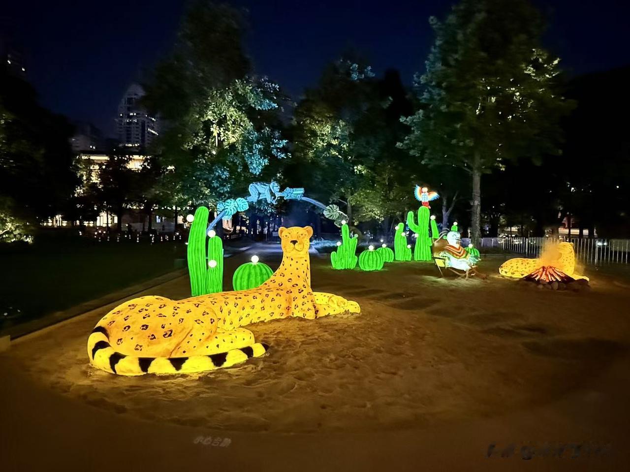 如今这个人人急着赚快钱的年头，私欲横流，亲情早已经淡得没了滋味。

从前靠着兄弟