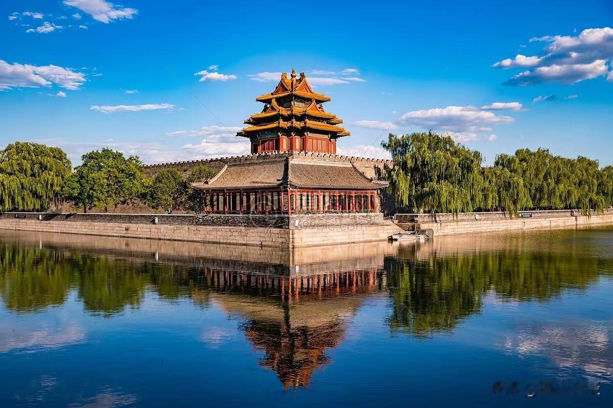 我始终觉得所有的文艺工作者：
艺术可以创新加工，但经典绝不容篡改。
最近，某相声