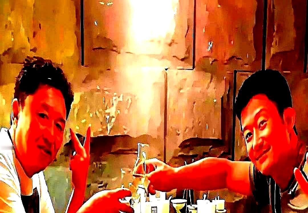 掏空家底拍电影，赌上一切的人最懂什么叫雪中送炭。
吴京拍《战狼2》，押上全部身家