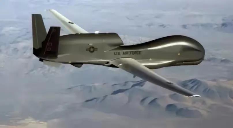 美军一架“全球鹰”战略无人侦察机最近在黑海上空被俄军一举击落。

俄方表示，乌军