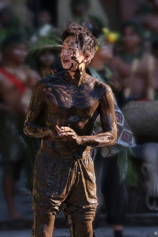 邓超梦回拉布拉卡邓超黑皮艺术生哈哈哈哈哈 邓超的“黑皮艺术生”之路，是用泥巴铺出