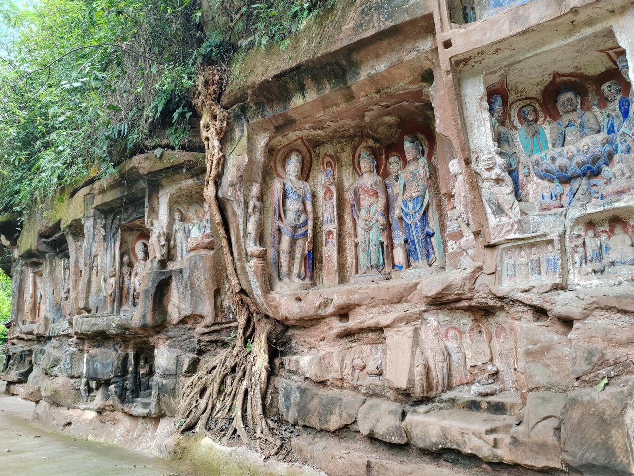 单依纯向李荣浩道歉你怎么看我用四川话+最简单的话给你说清楚，一听就懂：
 
摩崖