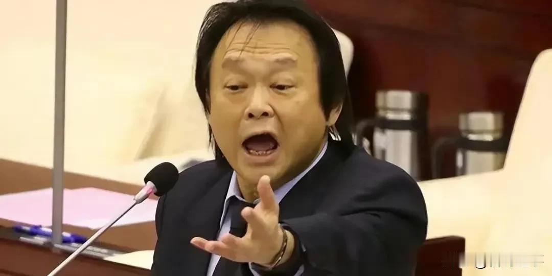 王世坚与管碧玲送“独门秘方”互怼！
    近日，因金门海域翻船事件进而大陆海警