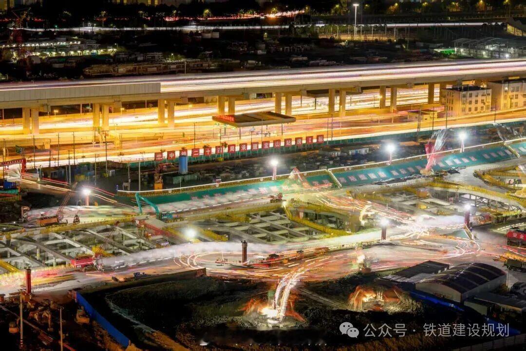 高铁头条【上海两大高铁站将于明年7月同步投运】据上海发布4月29日消息：2026