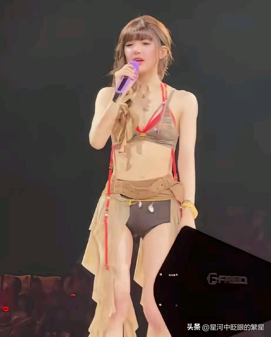 赵露思澳门演唱会，性感热辣的舞姿，和以前清纯的形象差别很大，撕去了甜妹的标签，电