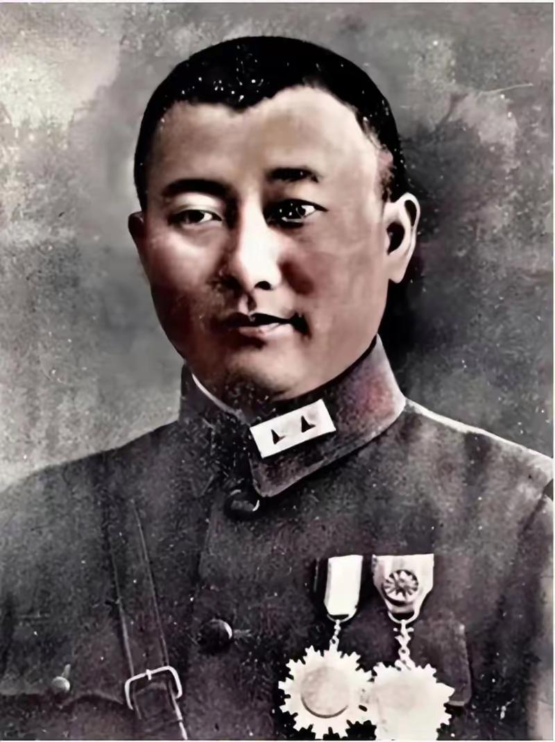 1948年3月，瓦子街战场硝烟刚散。彭德怀走到一具遗体前，看清脸后说了句让人意外