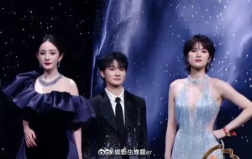 微博之夜 惊蛰剧组压轴来啦微博之夜红毯