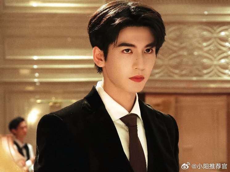 张凌赫王楚然不像演的张凌赫王楚然不像演的，这一秒过火的名场面，雨中对峙、洗手台爱