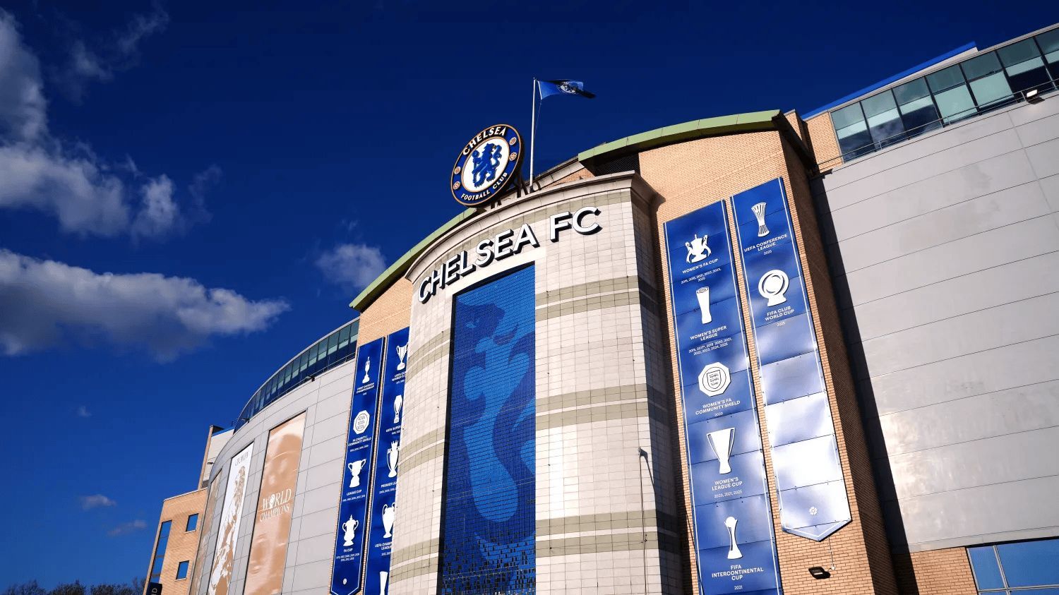 英超发布官方声明- 英超联赛已完成对切尔西足球俱乐部的两项独立纪律处分程序，此前