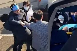 一边喊着亲民开放，一边刺杀威胁接连不断：韩国的民主安保，怎么就成了行凶绿色通道？