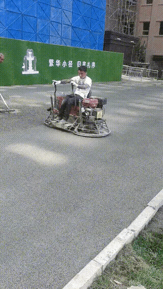 现在都这么高级了吗
手扶的都不用了
都换成这样的了[捂脸]