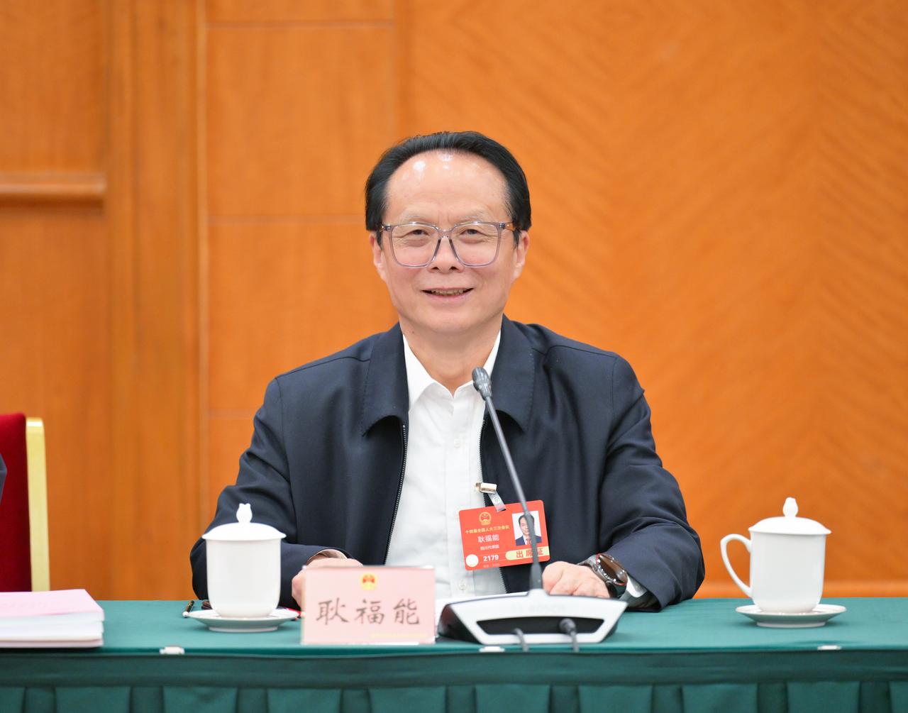耿福能，男，汉族，1956年6月出生，四川越西人，博士，博士后导师，高级经济师，