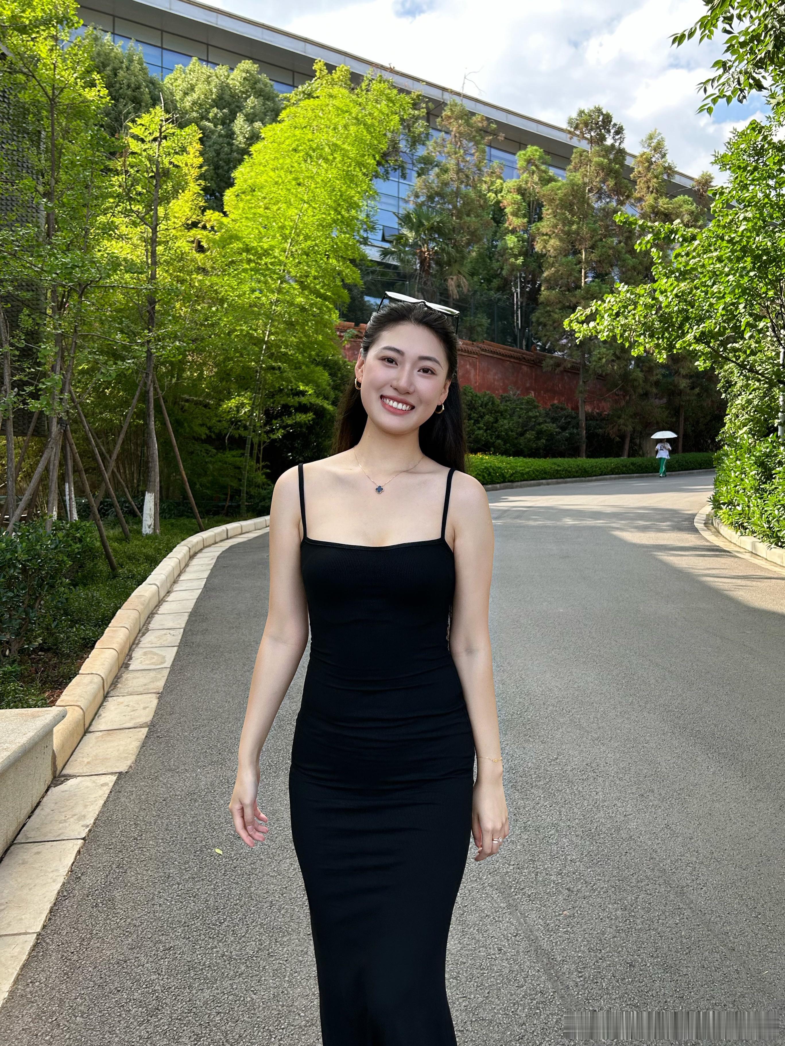 我本就明媚张扬在鲜花和爱里长的🌷 ​​​