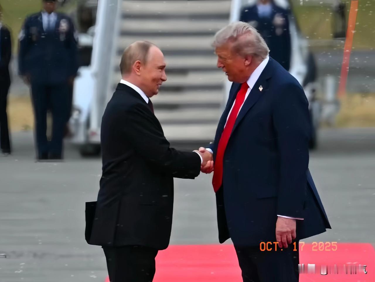 对乌克兰总统泽连斯基不利的消息突然传来，本以为美国总统特朗普已经在俄乌双方站队乌