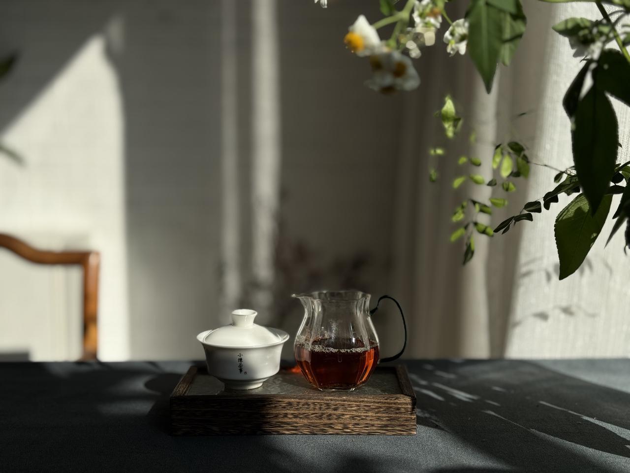 茶叶直播间最假的5句话，听到一句，马上拉黑！
第一，直播间宣传的“茶农直销”。
