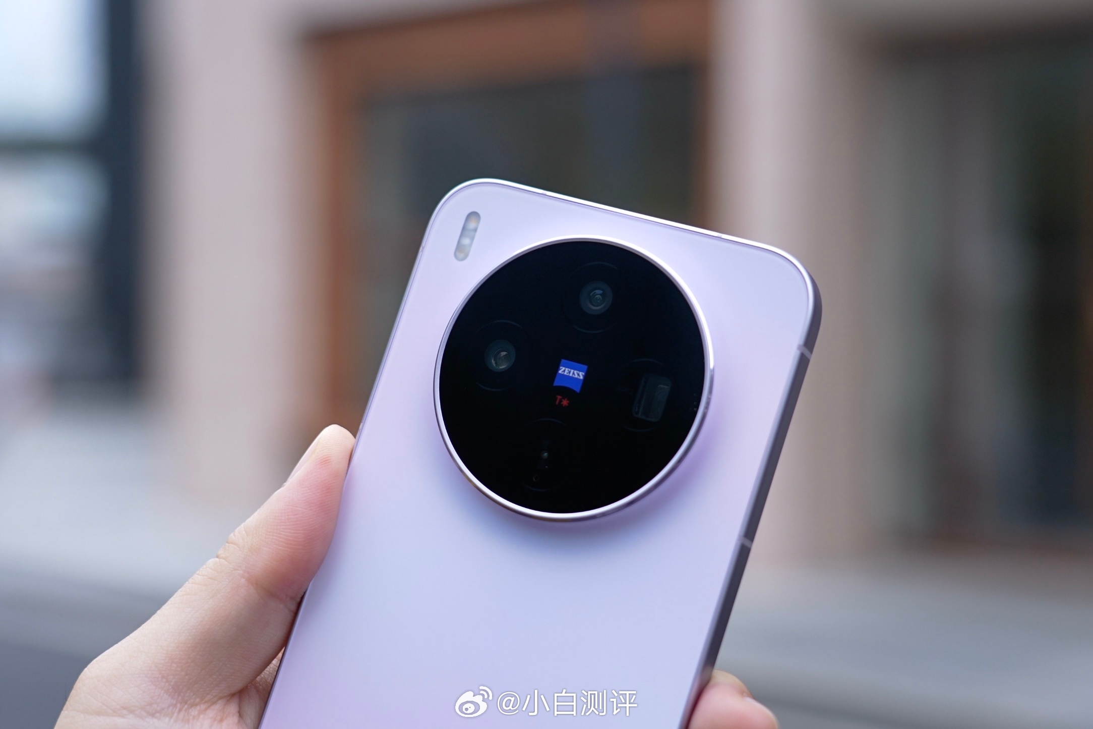 vivo X300s旷野绿和梦核紫真机实拍图1给大家对比下两代200mm增距镜的