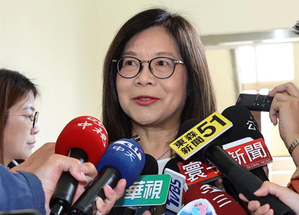 管碧玲遭爆解放军军演时仍大吃大喝，谢寒冰：你们全醉了怎么办？
赖清德昨日于元旦升