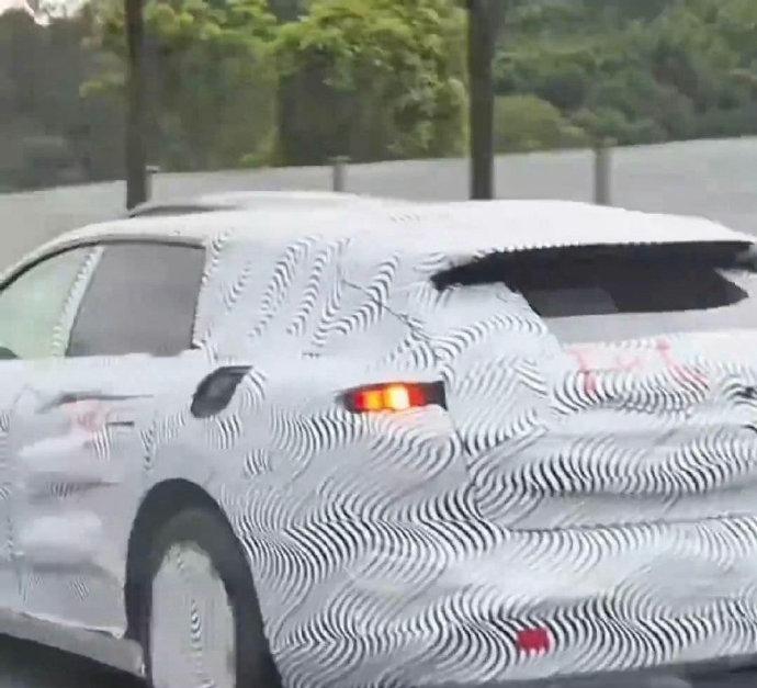 MONA还要出旅行车？看这谍照外观还不错呢？黑色商务感会重一点，你们觉得颜值如何