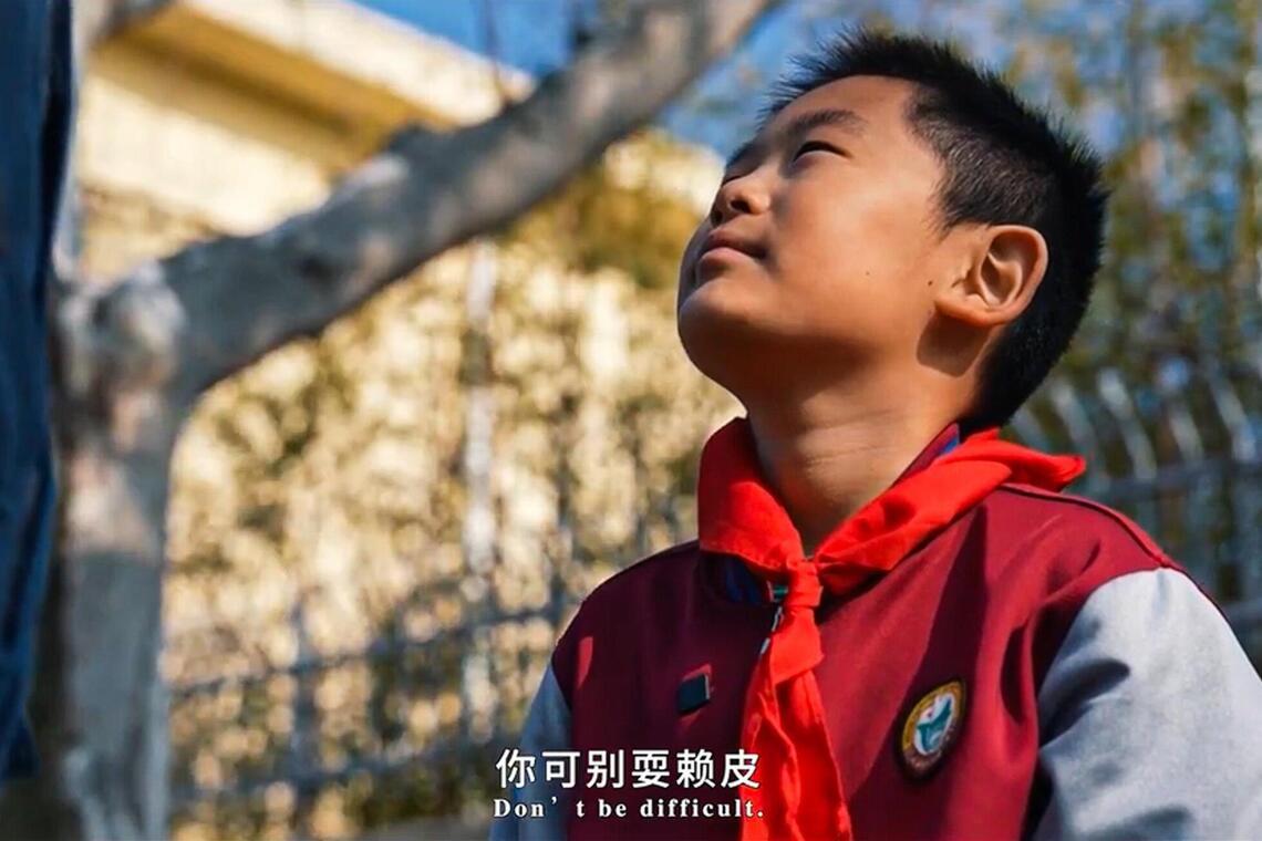 海军太会给彩蛋了，人民海军77年宣传片《向海洋》，最后有个点睛之笔，信息密度高到