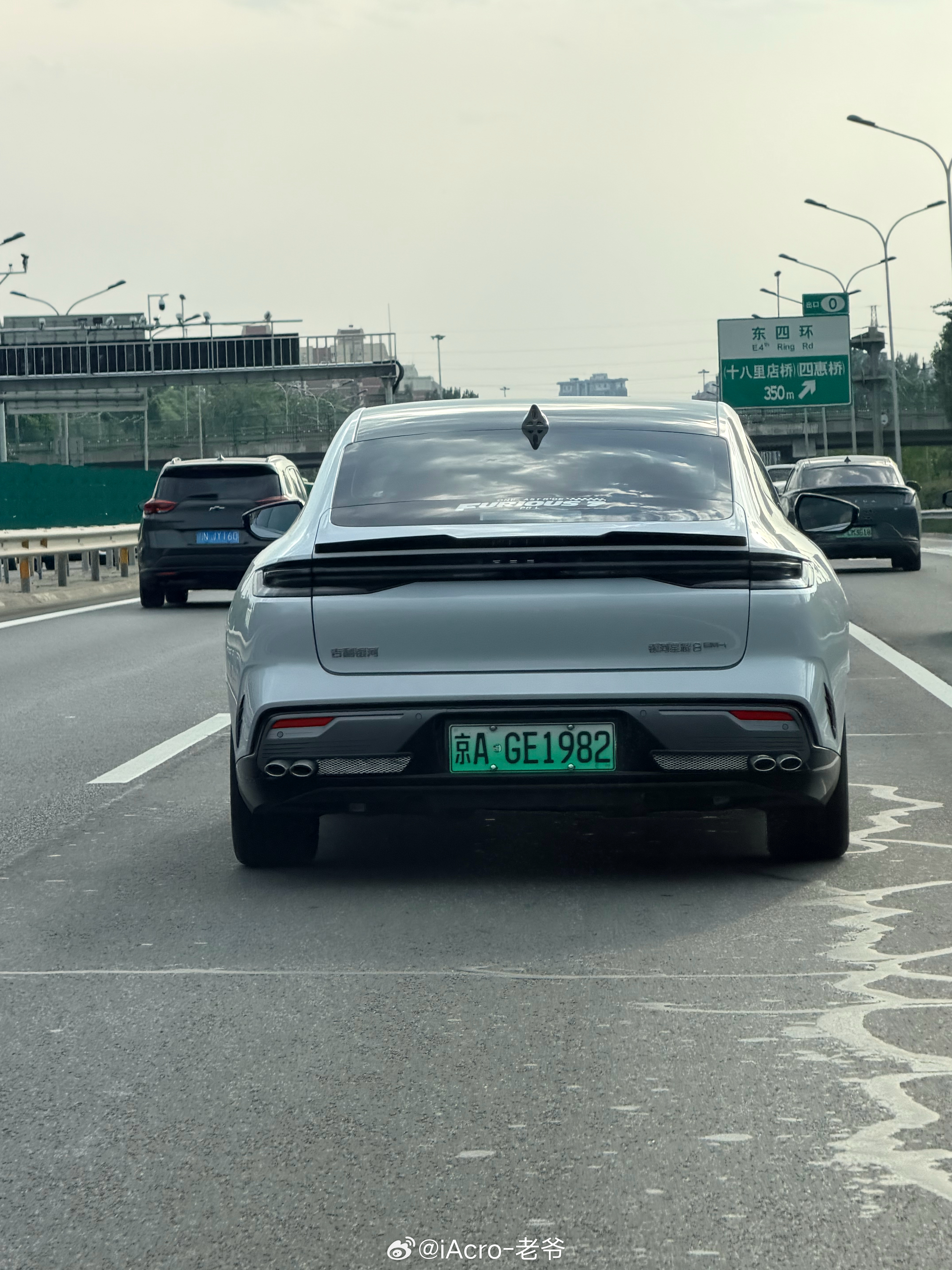 纯电双边四出排气哥们还是有一颗燃油心 
