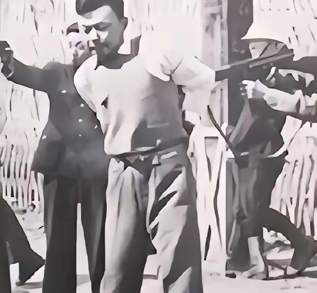 1941年，宋更新被捕，敌人把他带到了荒郊野外枪杀，他身中三枪，未死。敌人走后，