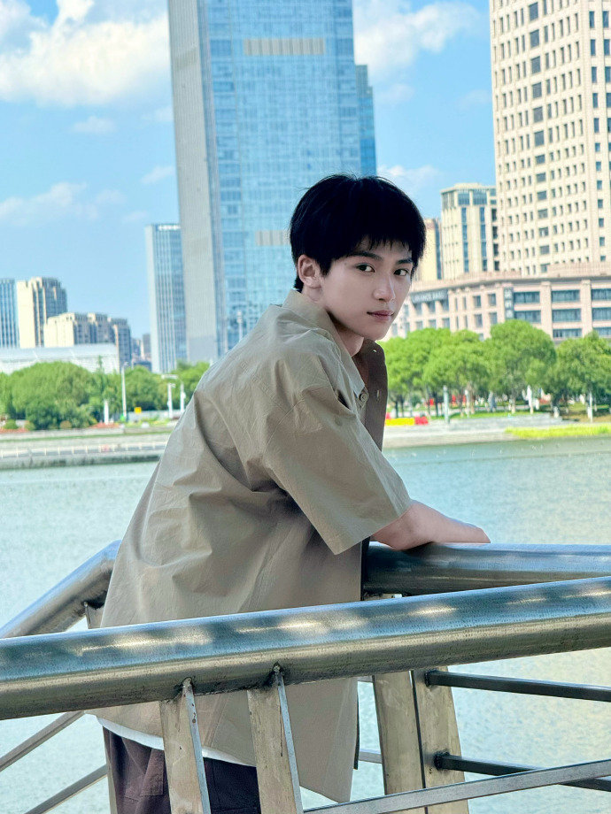 梓渝收官博文 吴所畏再见你好梓渝 吴所畏再见你好梓渝，是梓渝的收官博文来啦，那个